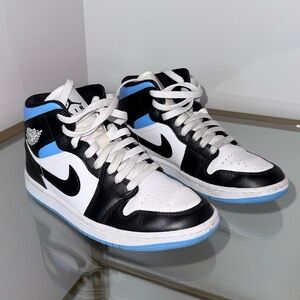 Nike Black Blue and White Sneakers with Blue Highlights